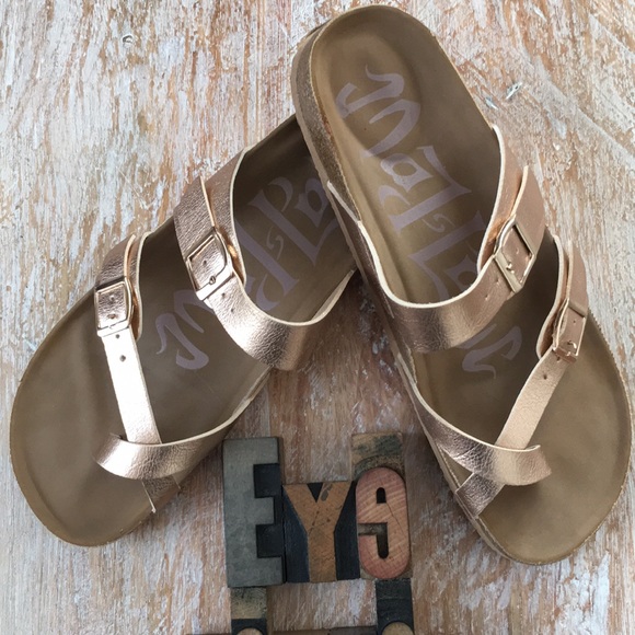 Mad Love Shoes - MAD LOVE Women’s ‘Prudence’ Footbed Sandals
